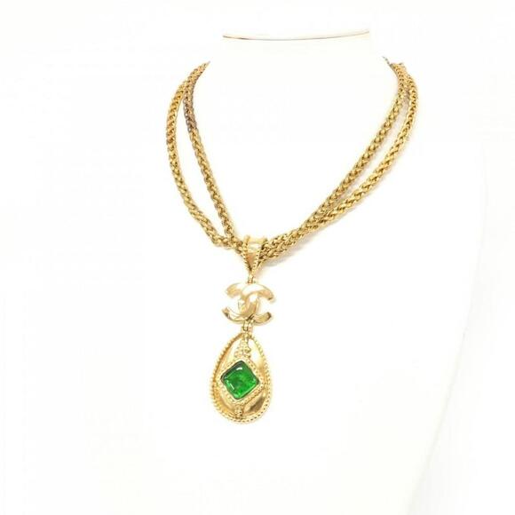 CHANEL Green Necklace - Picture 7 of 7